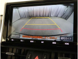 バックガイドモニターで、後方を確認しながら安心して駐車することができます。運転初心者も熟練者も必須の機能ですよ!