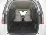 3列目シートを跳ね上げれば広々ラゲッジスペースになります!!