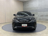 お車購入のポイントとなるフロントマスクです。上質で迫力あるデザインですね☆☆