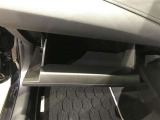 【グローブボックス】収納も充実