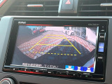 【バックカメラ】駐車時に後方がリアルタイム映像で確認できます。大型商業施設や立体駐車場での駐車時や、夜間のバック時に大活躍!運転スキルに関わらず、今や必須となった装備のひとつです!
