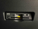 ETCカードを挿入することで高速道路を利用する際の支払いがキャッシュレスになったり、ETCスマートインターチェンジが利用できたり、とても便利なアイテムです!保証は修理保証のみとなります。