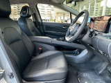 ゆったりとした運転席廻りです。
