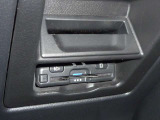 【ETC車載器】ビルドイン型で見た目もすっきりです!運転席の足元にございます。料金所での手間を解消します。通行券を取る際幅寄せに気を使う必要もありません。