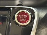 エンジンスタートボタンです。キーが車内にあれば、エンジンの始動・停止はブレーキを踏んでスイッチを押すだけ!キーを取り出す手間を省き、ワンプッシュでエンジンを操作するので簡単でスムーズです。