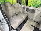 後部座席も気になるようなキズ・汚れやへたり等、大きなダメージはなく、良好な状態です。