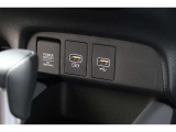 スマートフォンなどの音楽再生が可能なUSB接続ジャック装備車両です♪♪♪