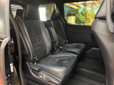 後部座席も気になるようなキズ・汚れやへたり等、大きなダメージはなく、良好な状態です。