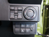 運転席からも操作できる両側パワースライドドア付きです。