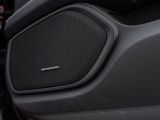 メーカーオプションのharman/kardonプレミアムサウンドは室内を包み込むコンサート会場のような音を奏でます。