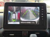 クルマを上空から見下ろしているような映像が画面に映し出されます。ミラーだけでは見え辛い箇所も含め、ひと目で周囲の状況がわかるためスムースに駐車できますね。安全な駐車の手助けになります!