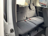 【 サードシート 】 3列目シートも大人がしっかり座れるので長距離でもストレスレスで車内全員が快適にドライブできます