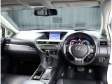 デザインもよく、居心地のよい運転席ですね。分かりやすいスイッチ類ですから操作もしやすく運転をサポートします。ぜひご来店いただき、実際にお座りいただいてステアリングを握ってみてください!