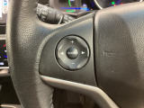 ステアリングにオーディオ操作スイッチが付いています。オーディオ画面に直接タッチしなくても操作が出来ますので、運転に集中できます。