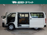 スライドドアは両側手動式です。