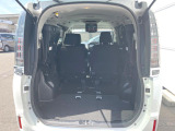 後席を格納すると、これだけの広さが!シーンに合わせたシートアレンジで、大きな荷物も積むことが出来ます♪