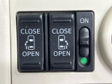 【両側パワースライドドア】スマートキーや運転席のスイッチで後席両側スライドドアの開閉が可能♪電動だから力を入れてドアを開ける必要が無く、小さなお子様でも簡単に開け閉めでき快適です♪