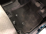 嬉しい純正フロアマット付き♪ 状態も良好です(^^♪