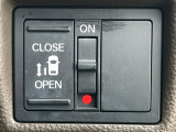 【パワースライドドア】スマートキーや運転席のスイッチでスライドドアの開閉が可能♪電動だから力を入れてドアを開ける必要が無く、小さいお子様でも、重い荷物を持っている時もラクに開け閉めできます♪