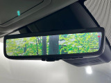 【デジタルインナーミラー】後席の大きな荷物や同乗者で後方が確認しづらい時でも安心!カメラが撮影した車両後方の映像をルームミラー内に表示。クリアな視界で状況の確認が可能です!
