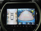 【全方位モニター】リバースに入れた際、車両全体を見渡している映像に切り替わります。また、見通しが悪い場所で便利な前方ワイド映像やすれ違いに便利な助手席側ワイド映像など切り替えが出来ますよ♪