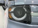 LEDヘッドライトは、点灯の瞬間から最大光量を発揮し、突然暗くなるトンネルなどでの安定感を高めます。