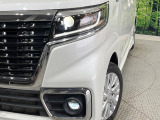 【LEDヘッドライト】悪天候や夜間走行時も良好な視界を確保し安心して運転できる高輝度LEDヘッドライトを装備!点灯速度が早く、消費電力も抑えられています。
