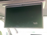 【フリップダウンモニター】大画面モニターで後席でもエンタメをお楽しみいただけます。小さなお子様にも大人気の装備です♪