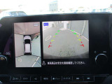 『アラウンドビュ-モニタ-』真上から見下ろしているかのような映像により周囲の状況を知ることで駐車を楽に行う為の支援技術です。
