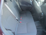 リアシートです!汚れや破れも無く良好です♪後部座席は大人の人でも足元ゆったりしております♪