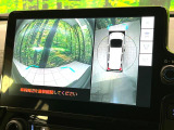 【パノラミックビューモニター】専用のカメラにより、上から見下ろしたような視点で360度クルマの周囲を確認することができます☆死角部分も確認しやすく、狭い場所での切り返しや駐車もスムーズに行えます。