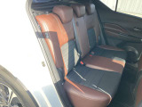 後部座席です。足元もゆったりとあります。