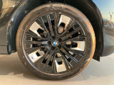 20インチアルミホイールを装着しています。