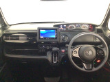【前方視界】開放的な前方視界!運転がしやすく疲れにくいです♪窓が大きく、見通しがとっても良いおクルマですよ♪