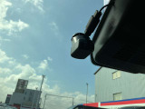最近、装着率の高いドラレコは万が一の時の記録や、煽り運転の抑制効果もあります☆