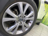 【純正18インチアルミホイール】外観にマッチした純正アルミホイールを装着しております。各種社外アルミホイールや、スタッドレスタイヤも取扱いしております。是非ご相談ください♪