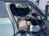 サポートのきいたスポーツシートですので、長時間の運転でも快適にお過ごしいただけます。