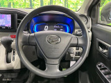 インテリアに合わせたデザインのステアリングは、運転される方のことも考え、運転しやすい形状、大きさです。是非一度、実際に触ってお確かめください。