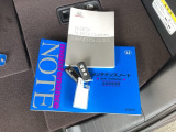 メンテナンスノート【整備記録簿】、取説も揃っています。スマートキーはバッグなどにしまったままボタン操作でエンジンの始動・停止ができて大変便利です。
