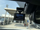 安心・安全なカーライフに必須のドライブレコーダーを装備!走行中はもちろん、あおり運転や事故に遭遇した際の状況も映像で記録し、万一のリスクに備えます。