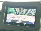 【バックカメラ】駐車時に後方がリアルタイム映像で確認できます。大型商業施設や立体駐車場での駐車時や、夜間のバック時に大活躍!運転スキルに関わらず、今や必須となった装備のひとつです!