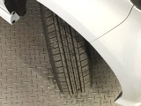 安全に走行するためには空気圧の確認をはじめ溝の深さ、ひび割れの等の点検が必要です。点検時に交換が必要と判断した場合は交換いたします。