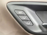運転席のシートポジションを記憶・再現できるメモリー機能を搭載しています。