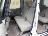 広々使えるベンチシート仕様です。
