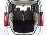 リアシートを倒すと高さも奥行もあるラゲッジスペースとなり自転車なんかも積めちゃいます!!