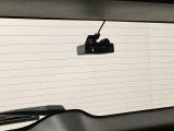 後方にもドライブレコーダーのカメラが付いています。前後両方でお車の周りを監視・記録いたします。