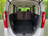普段のお買い物や通勤、送迎等に十分な荷室スペースを確保しております。セカンドシートを倒すと、大きな荷物の積載も可能です♪
