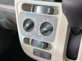 寒い冬も暑い夏も全席に快適な空調を届けてくれる、ダイヤル式エアコンを装備♪