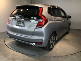 プライバシーガラスが装備されています。外を見るときには気にならずに、後方車両からは車内が見えにくい設計になっております。