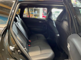 後部座席も気になるようなキズ・汚れやへたり等、大きなダメージはなく、良好な状態です。
